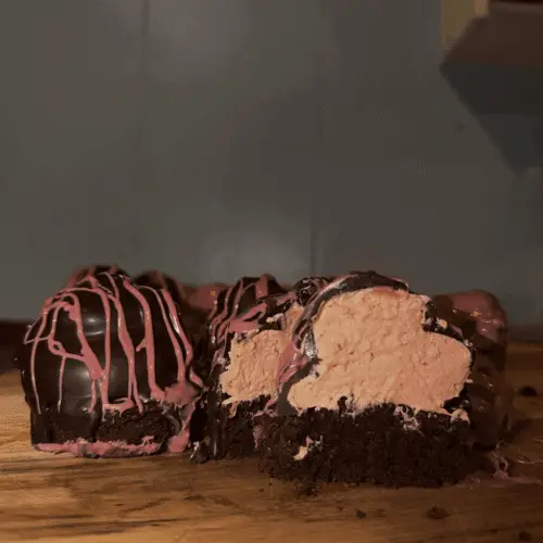 lækker jordbærflødeboller lavet med luksus chokolade fra chokoladesmageriet